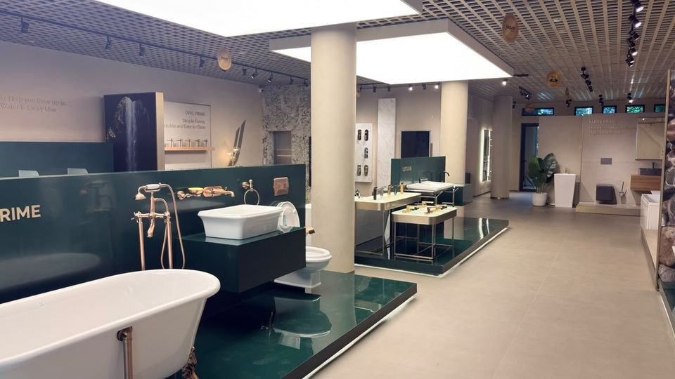 Queens Prime detail. A closer view of the Queens Prime bath, basin and traditional mixers, with further displays beyond.