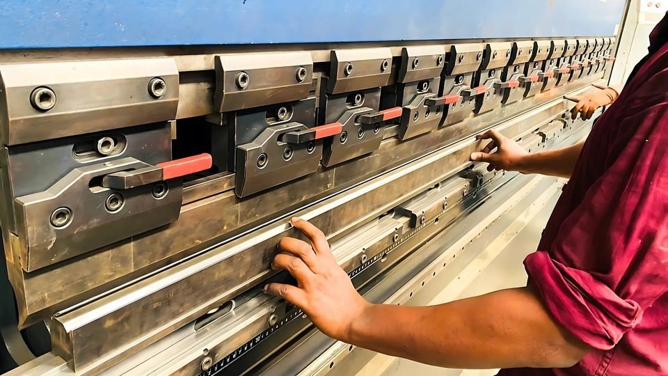 Setting tooling on the CNC bending machine